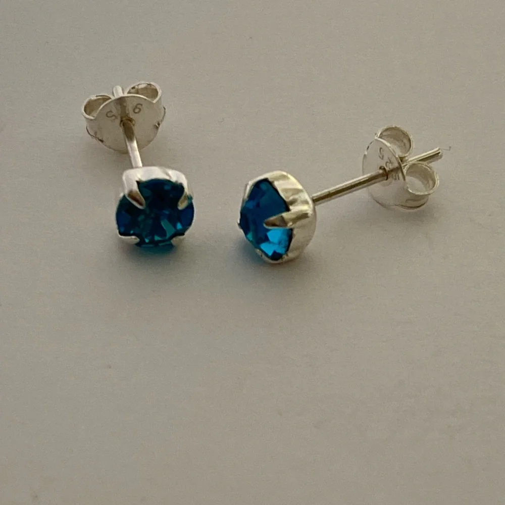 Unisex 925 silver 5mm blue cz cubic zirconia stunning earrings